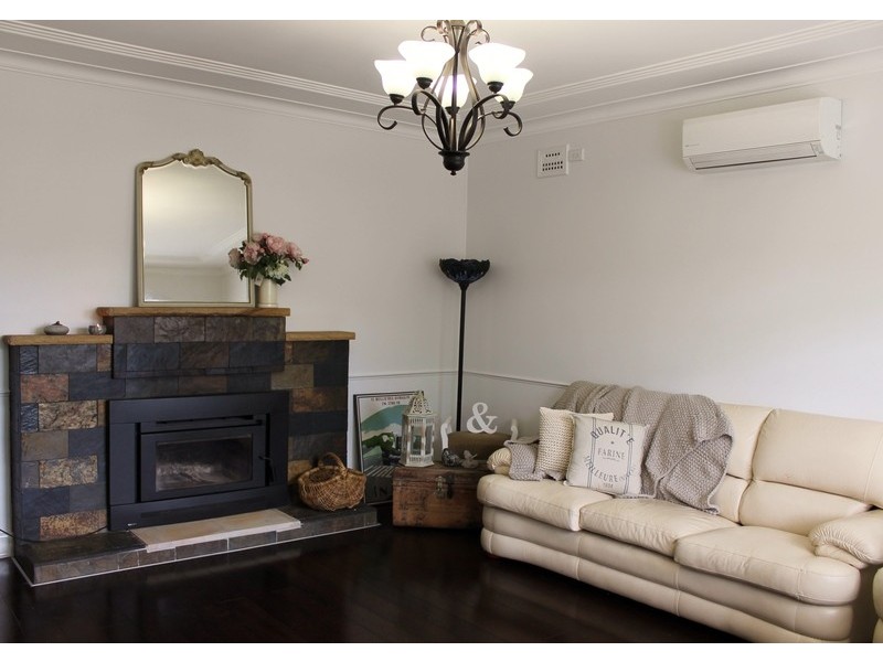 17 Coull Street, Picton NSW 2571