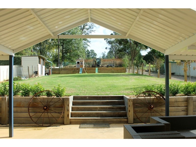 17 Coull Street, Picton NSW 2571