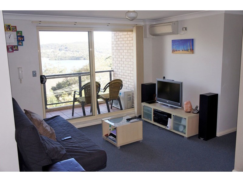 8/92 John Whiteway Drive, Gosford NSW 2250