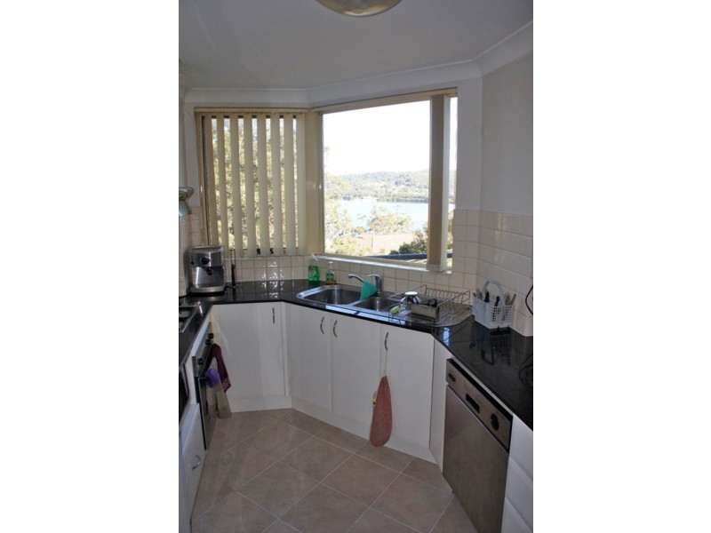 8/92 John Whiteway Drive, Gosford NSW 2250