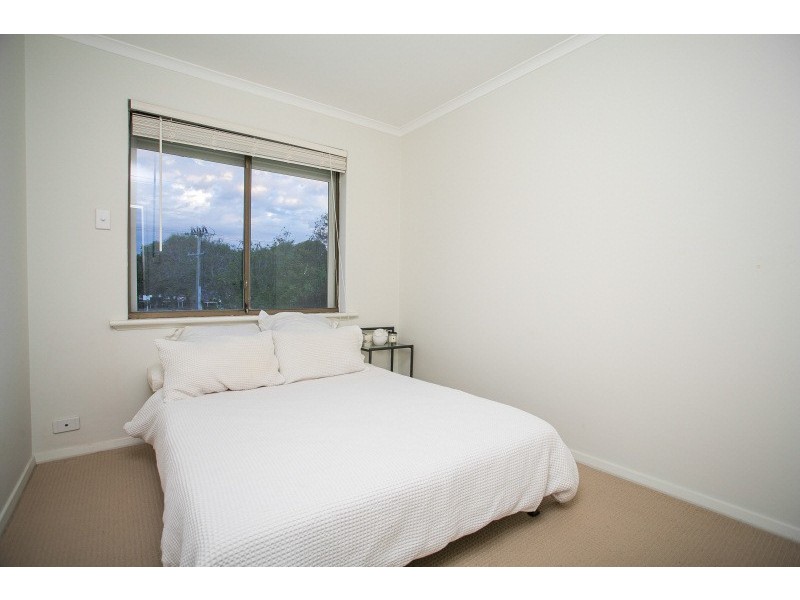 3/7 Mount Henry Road, Como WA 6152