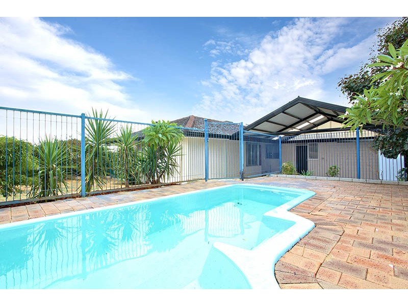 8 Inglis Court, Medina WA 6167