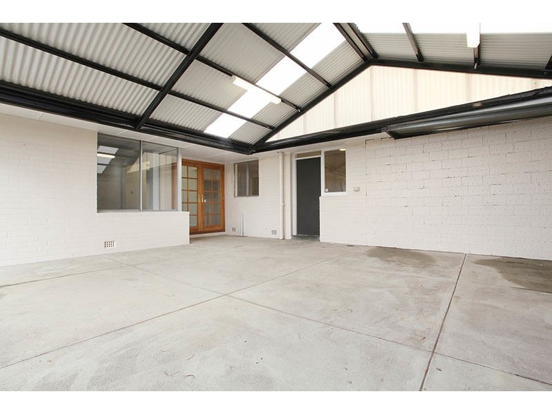 8 Inglis Court, Medina WA 6167