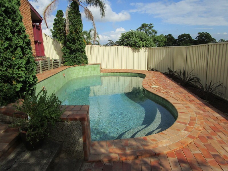 6 Manooka Crescent, Bradbury NSW 2560