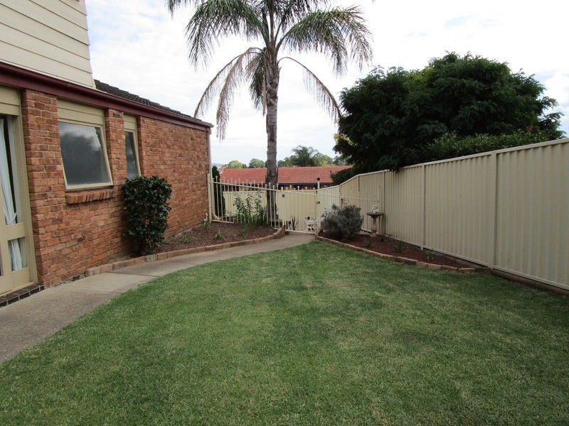 6 Manooka Crescent, Bradbury NSW 2560