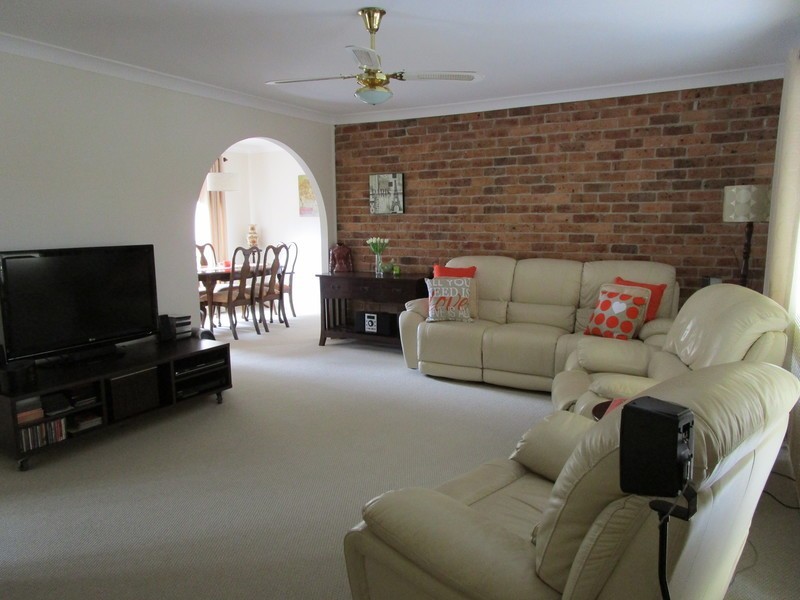 6 Manooka Crescent, Bradbury NSW 2560