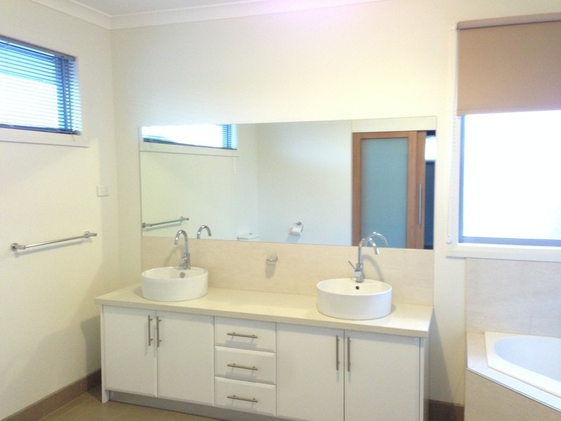 34 Kilburn Place, Pakenham VIC 3810