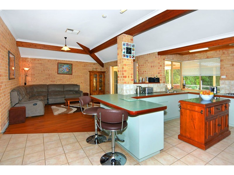 23 Leschenault Parade, Leschenault WA 6233