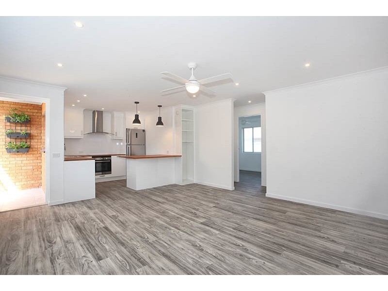 8/16 Mawarra Street, Palm Beach QLD 4221