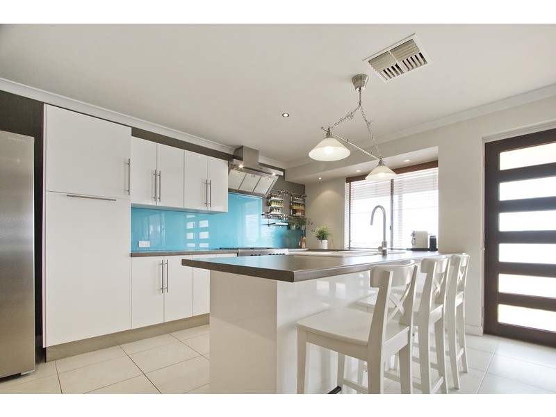 26 Kallaroo Place, Kallaroo WA 6025