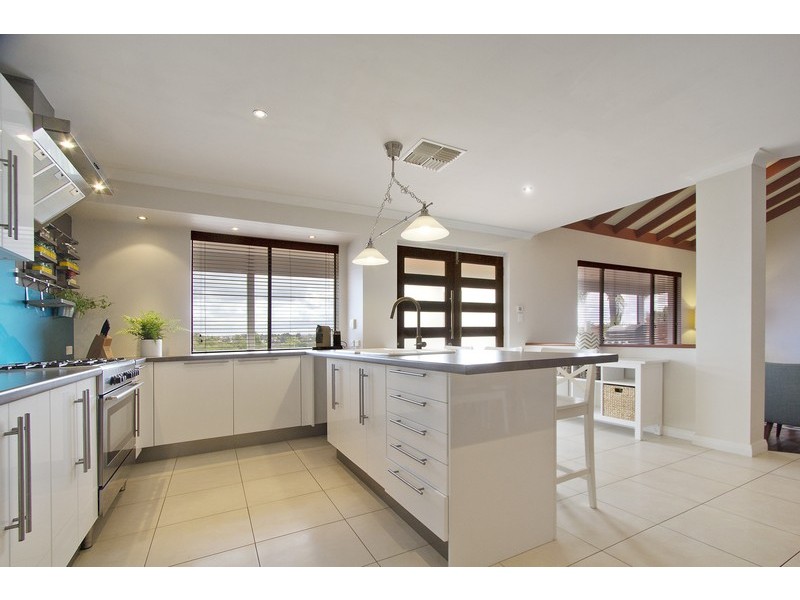 26 Kallaroo Place, Kallaroo WA 6025