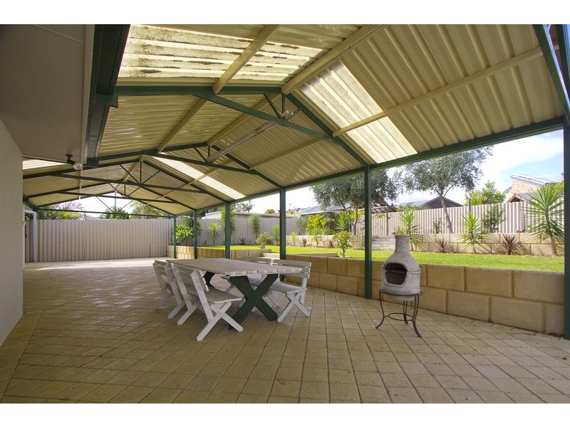 26 Kallaroo Place, Kallaroo WA 6025