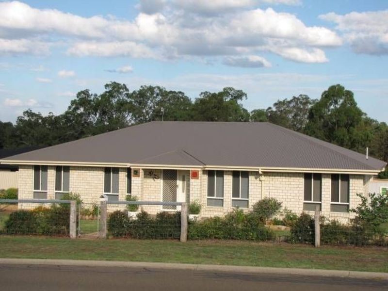 2 Kurrajong Court, Meringandan West QLD 4352