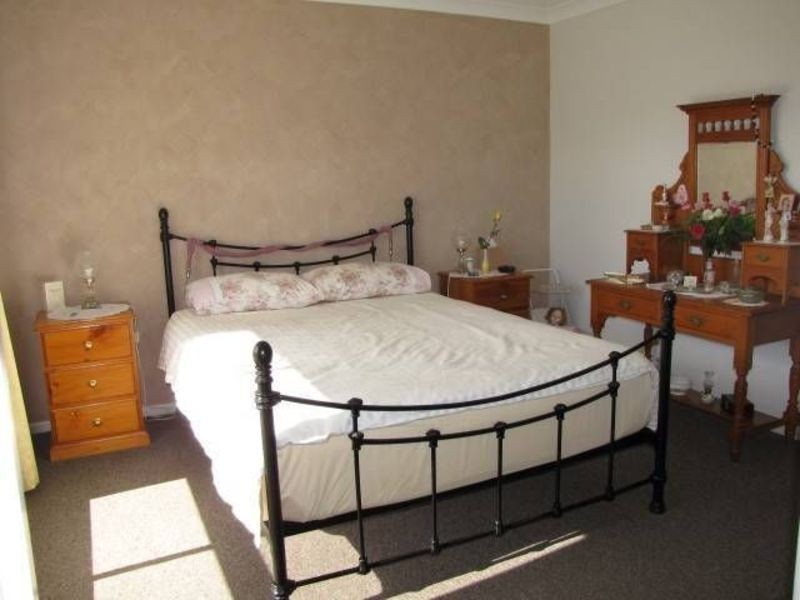 2 Kurrajong Court, Meringandan West QLD 4352