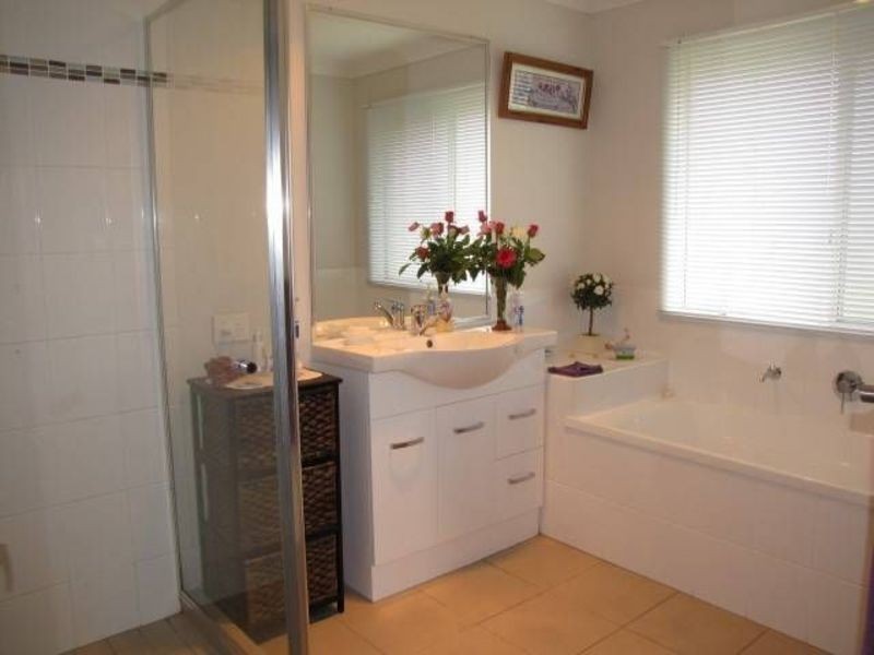 2 Kurrajong Court, Meringandan West QLD 4352