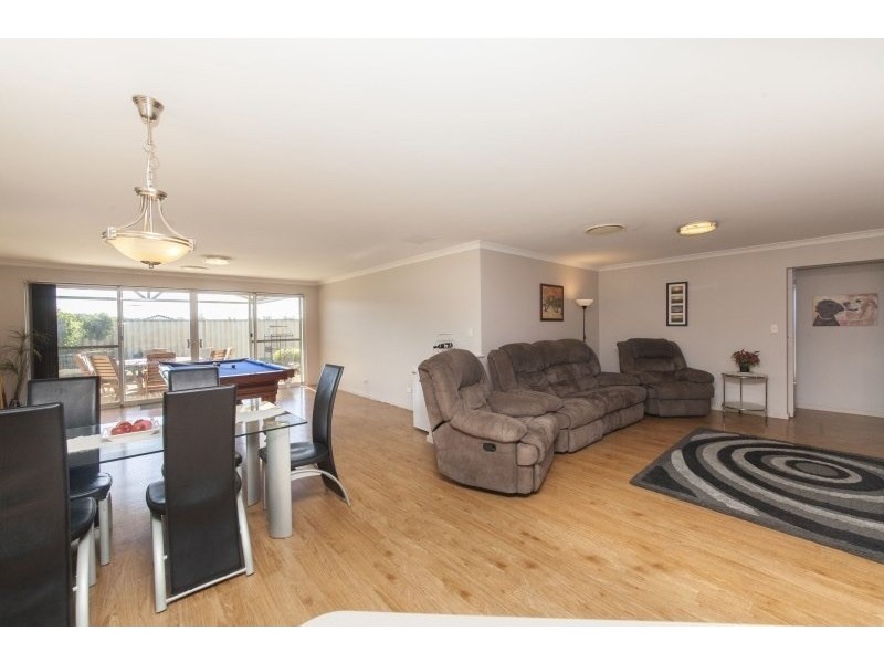 5 Yoorn Way, Bertram WA 6167