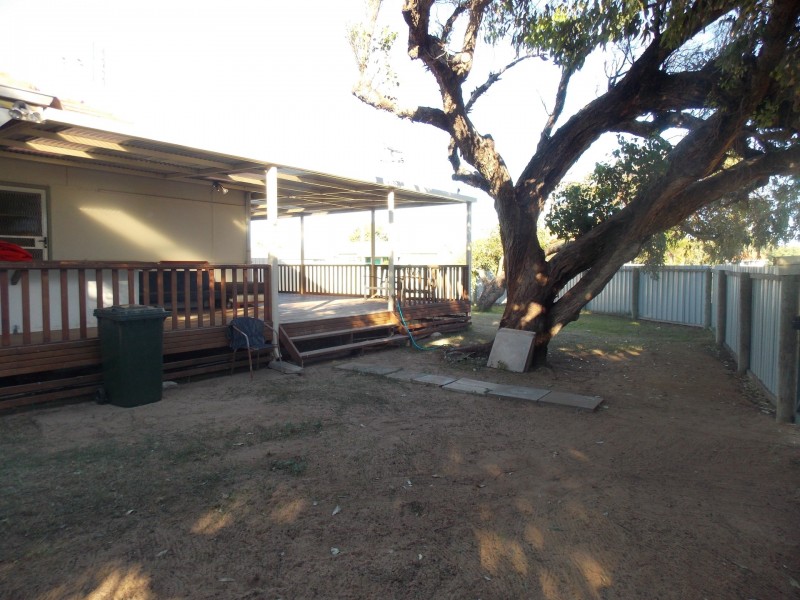 8 Whitfield, Beachlands WA 6530