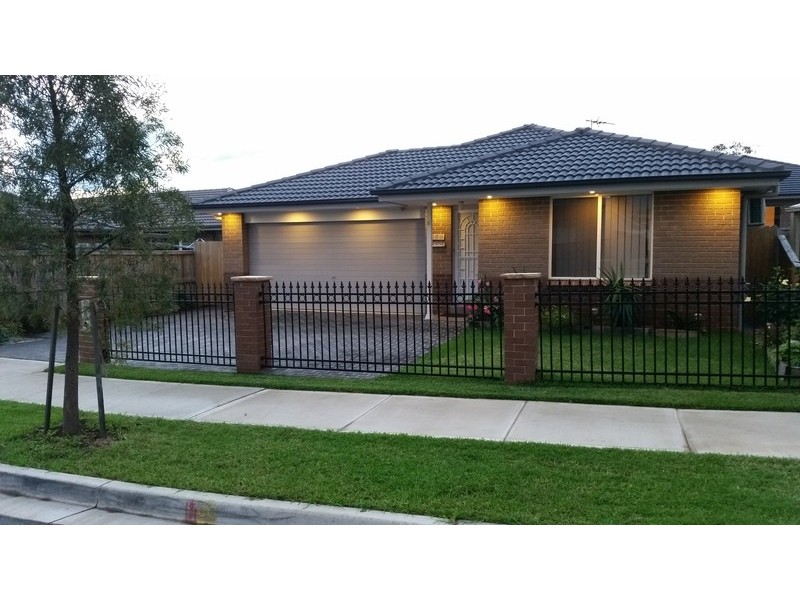 6 Sandeford Way, Minto NSW 2566