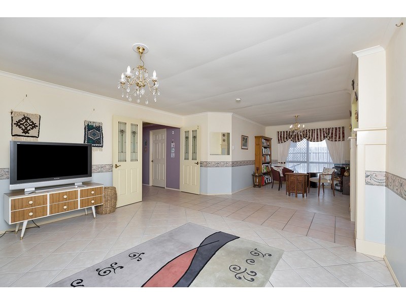 5 Aronia Court, Regents Park QLD 4118