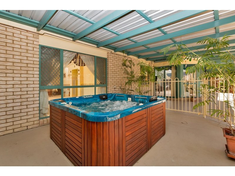 5 Aronia Court, Regents Park QLD 4118