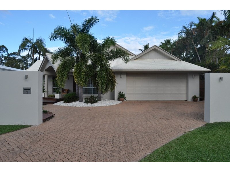1  Seashell Place, Noosaville QLD 4566