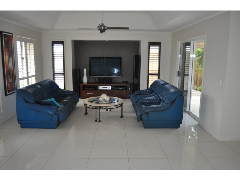 1  Seashell Place, Noosaville QLD 4566