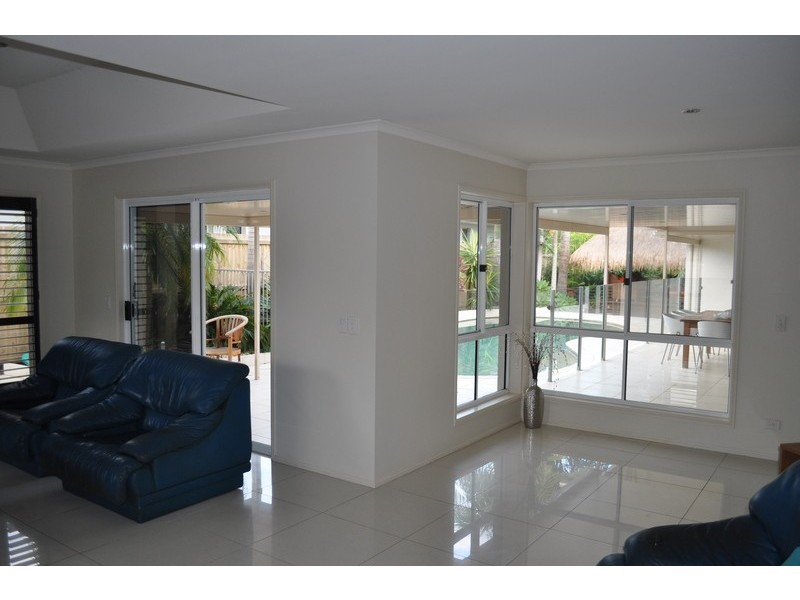 1  Seashell Place, Noosaville QLD 4566