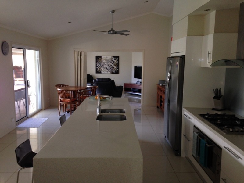1  Seashell Place, Noosaville QLD 4566