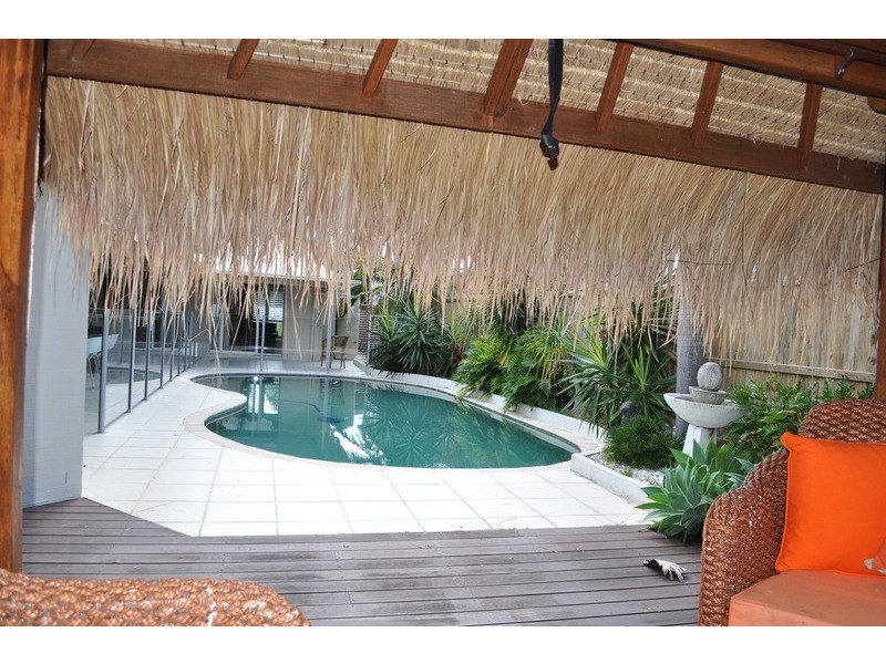 1  Seashell Place, Noosaville QLD 4566