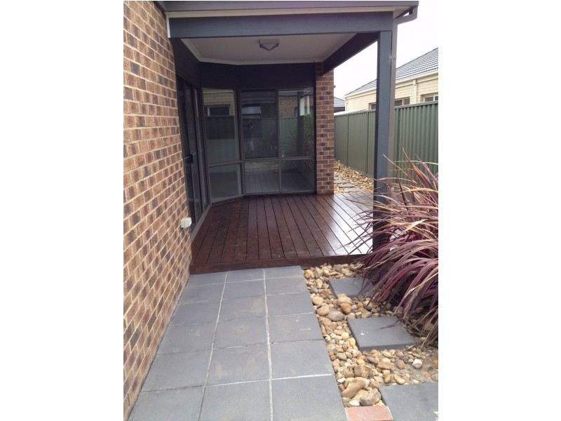 6 Cohen’s Way, Pakenham VIC 3810