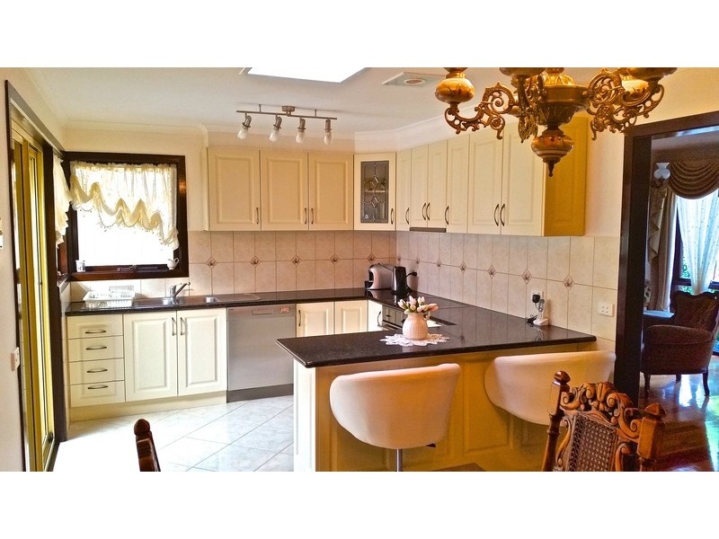 87 Sydney Parkinson Avenue, Endeavour Hills VIC 3802