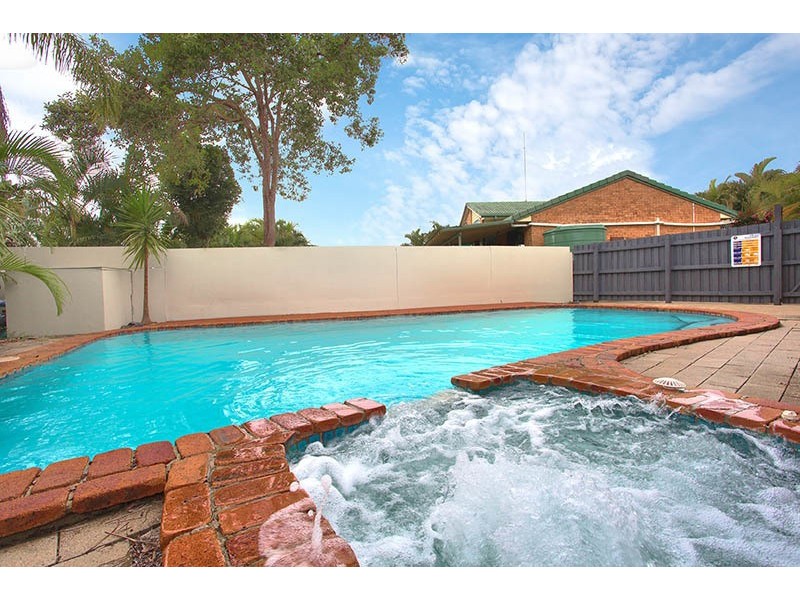 23 Barradine Crescent, Helensvale QLD 4212