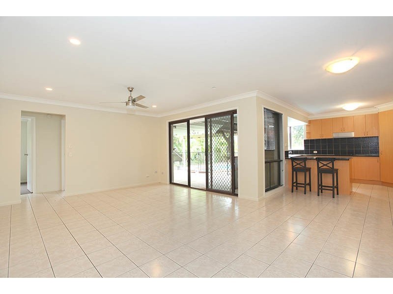 23 Barradine Crescent, Helensvale QLD 4212