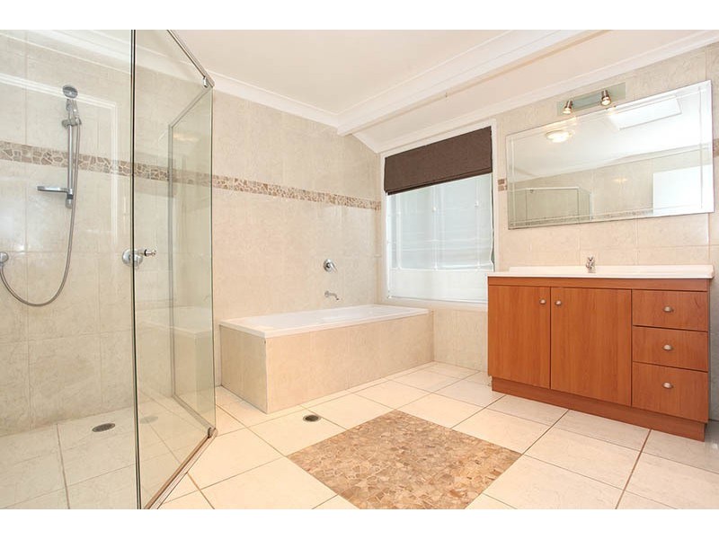 23 Barradine Crescent, Helensvale QLD 4212