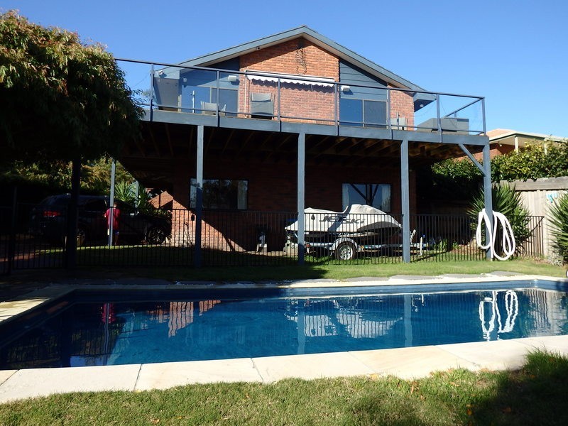 1  Crest Drive, Rosebud VIC 3939