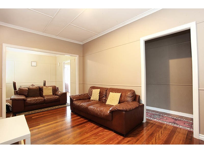 100 Dunellan Street, Greenslopes QLD 4120