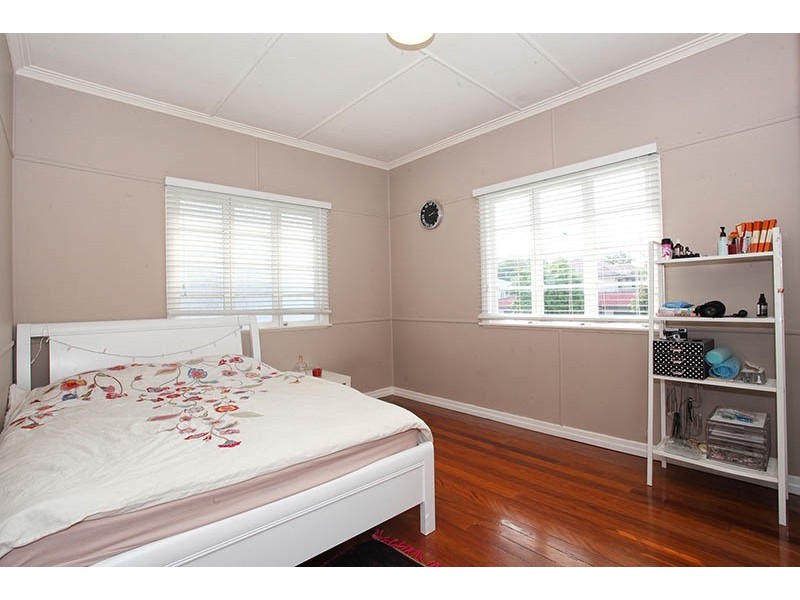 100 Dunellan Street, Greenslopes QLD 4120