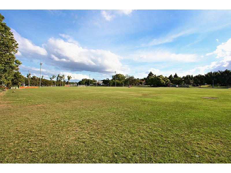 100 Dunellan Street, Greenslopes QLD 4120