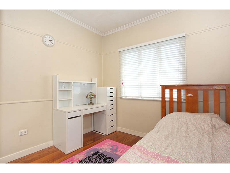 100 Dunellan Street, Greenslopes QLD 4120