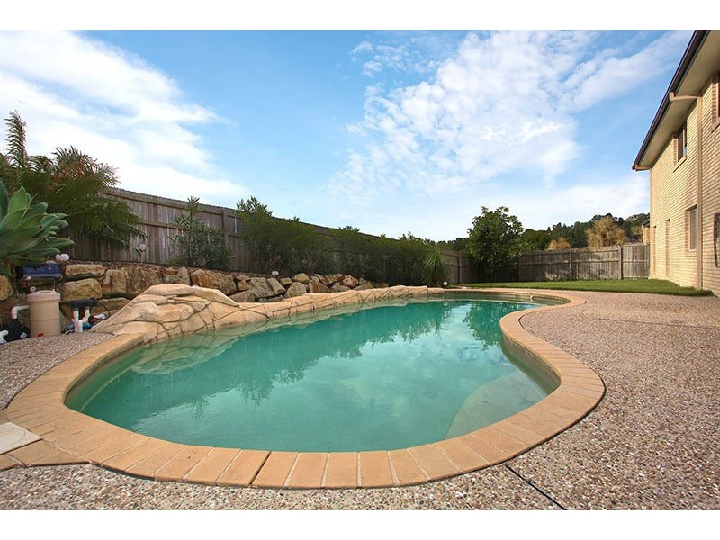 17 Soward Court, Pacific Pines QLD 4211