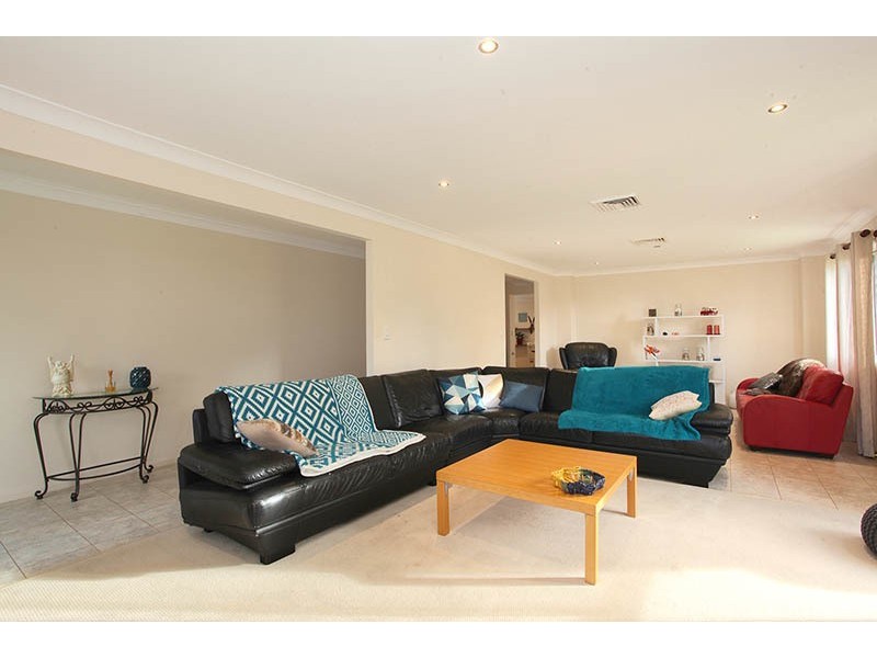 17 Soward Court, Pacific Pines QLD 4211
