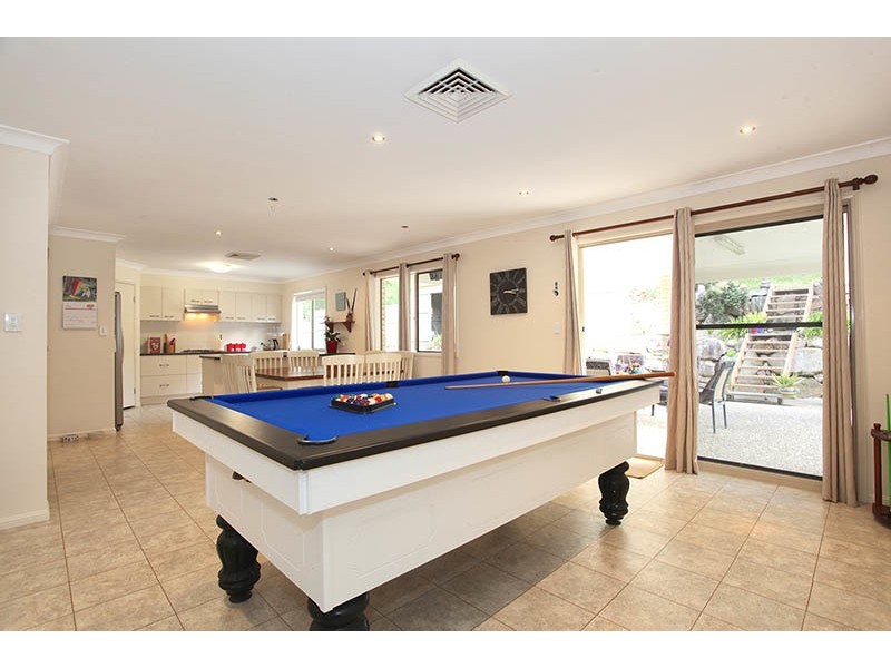 17 Soward Court, Pacific Pines QLD 4211