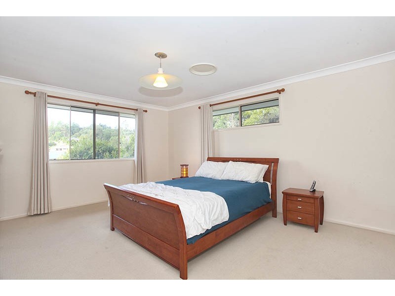 17 Soward Court, Pacific Pines QLD 4211