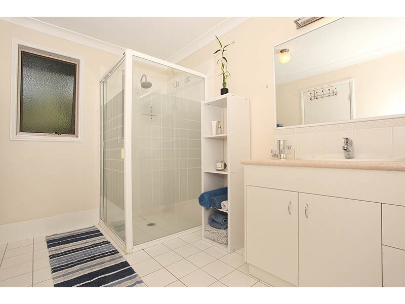 17 Soward Court, Pacific Pines QLD 4211