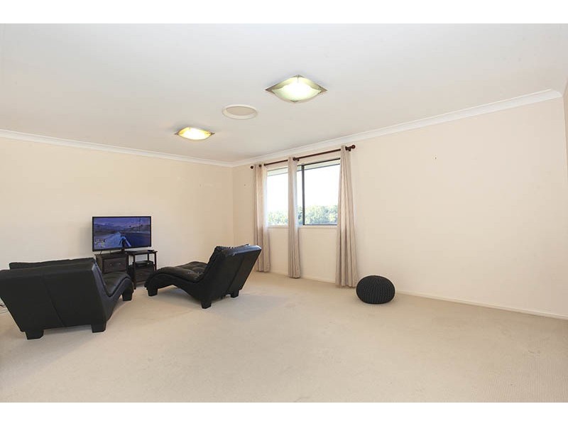 17 Soward Court, Pacific Pines QLD 4211