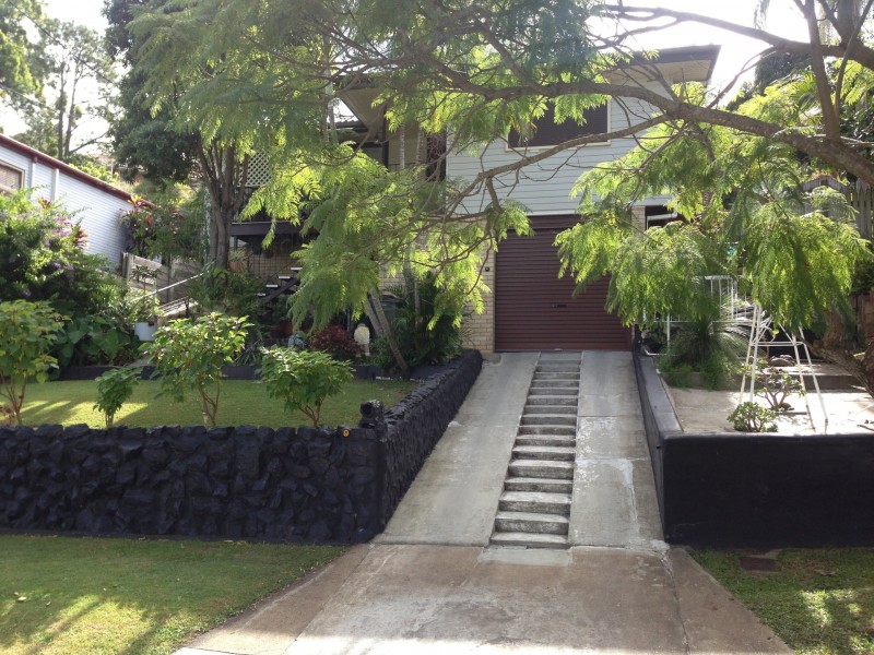 9 Roseglen Street, Greenslopes QLD 4120