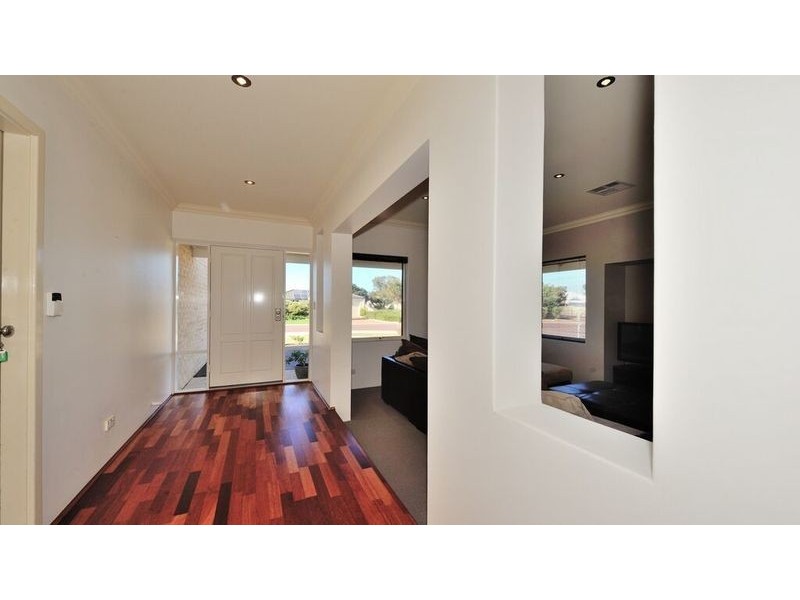 21 Buckingham Drive, Wannanup WA 6210