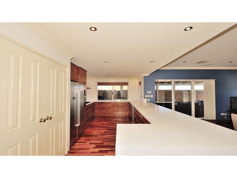 21 Buckingham Drive, Wannanup WA 6210