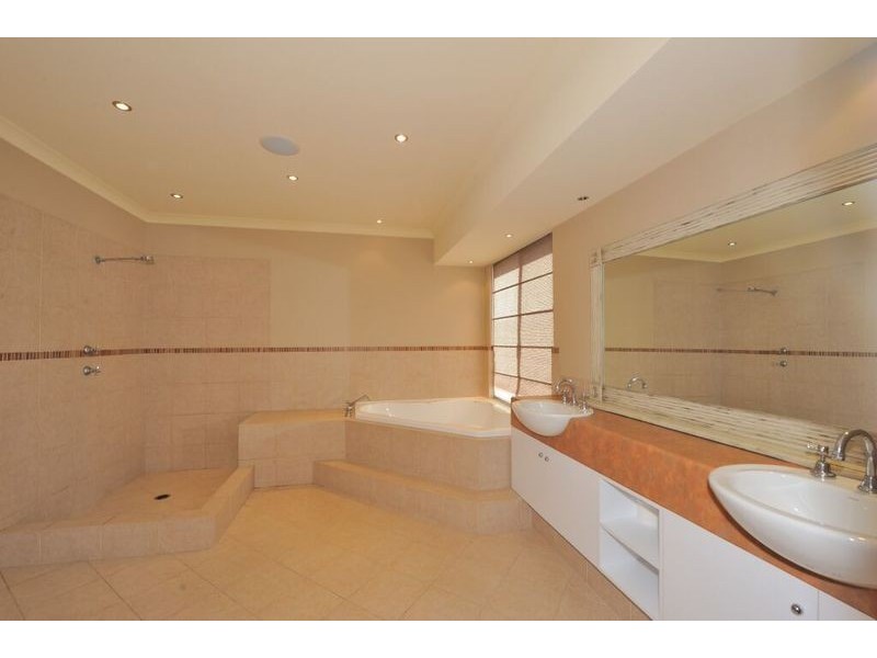 21 Buckingham Drive, Wannanup WA 6210