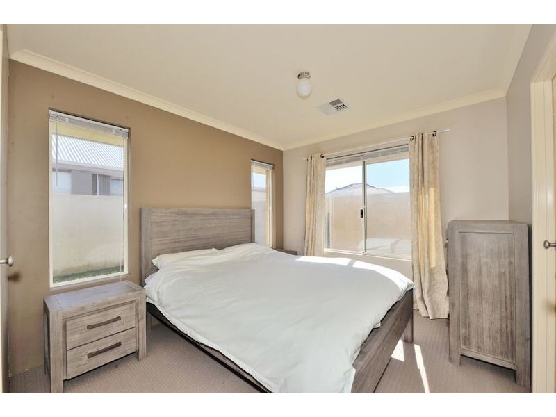 21 Buckingham Drive, Wannanup WA 6210